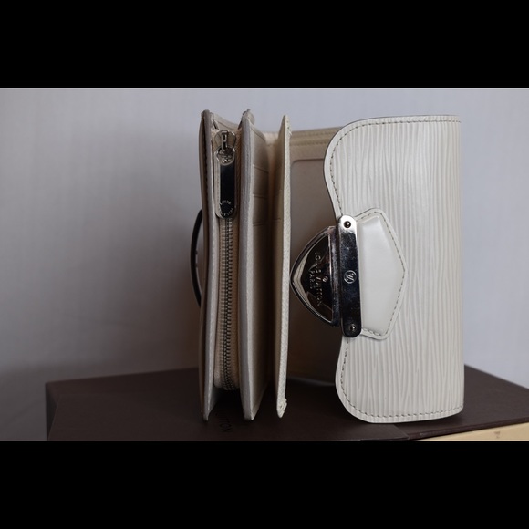 Louis Vuitton Sarah Wallet - Picture 5 of 7